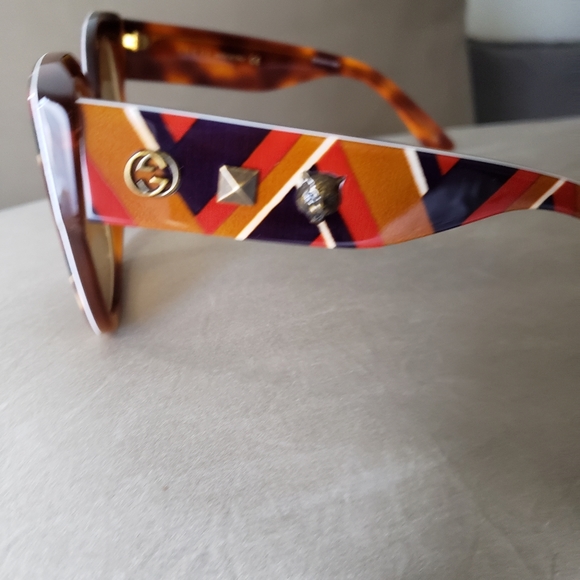 SOLD Gucci oversized cat eye acetatesunglasses - Picture 2 of 7